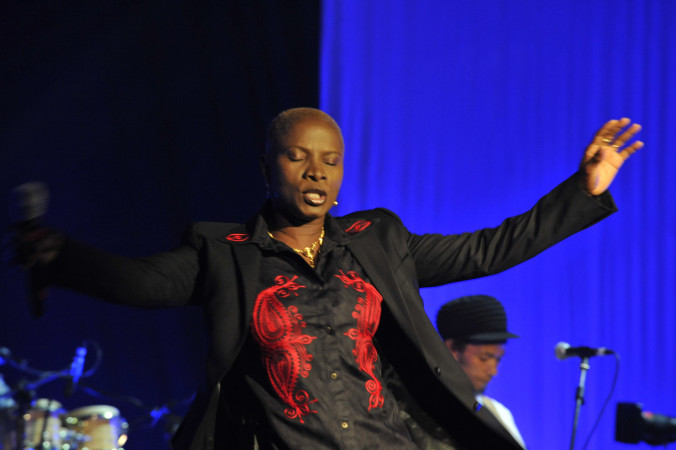 © Massimo Forchino / lapresse
12-11-2009 Sanremo, Italia
spettacolo
Premio Tenco - Festival della Canzone d'Autore
Nella Foto:Angelique Kidjo