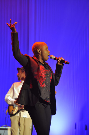 © Massimo Forchino / lapresse
12-11-2009 Sanremo, Italia
spettacolo
Premio Tenco - Festival della Canzone d'Autore
Nella Foto:Angelique Kidjo